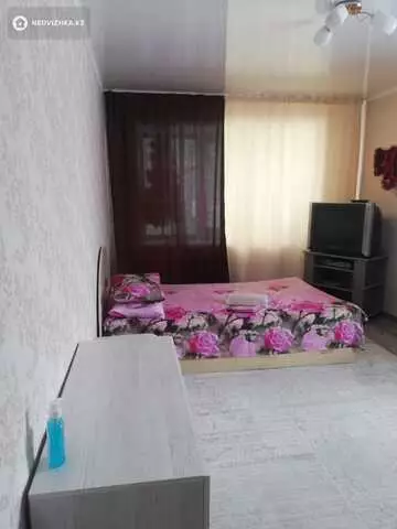 1-комнатная квартира, этаж 2 из 4, 32 м², Посуточно, миниатюра 1