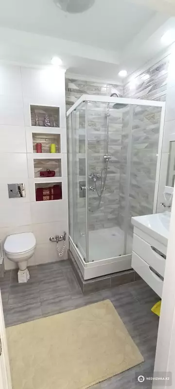 1-комнатная квартира, этаж 12 из 16, 40 м², Посуточно
