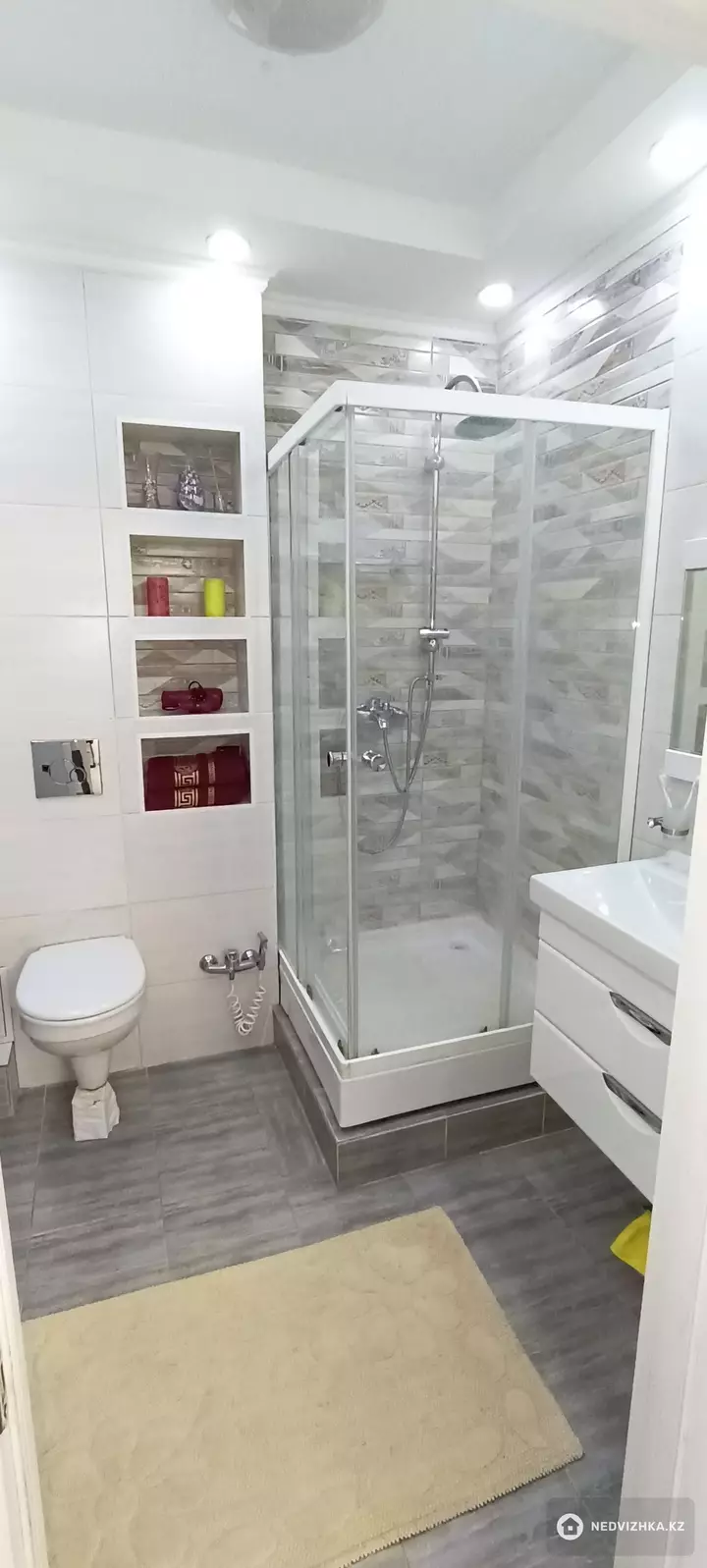 1-комнатная квартира, этаж 12 из 16, 40 м², Посуточно, фотография 3