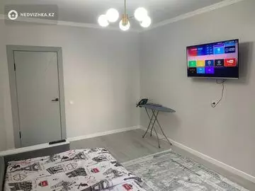 1-комнатная квартира, этаж 1 из 16, 40 м², Посуточно, миниатюра 2