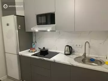1-комнатная квартира, этаж 1 из 16, 40 м², Посуточно, миниатюра 3