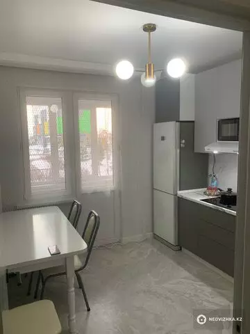 1-комнатная квартира, этаж 1 из 16, 40 м², Посуточно, миниатюра 1