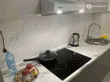 1-комнатная квартира, этаж 1 из 16, 40 м², Посуточно, миниатюра 7