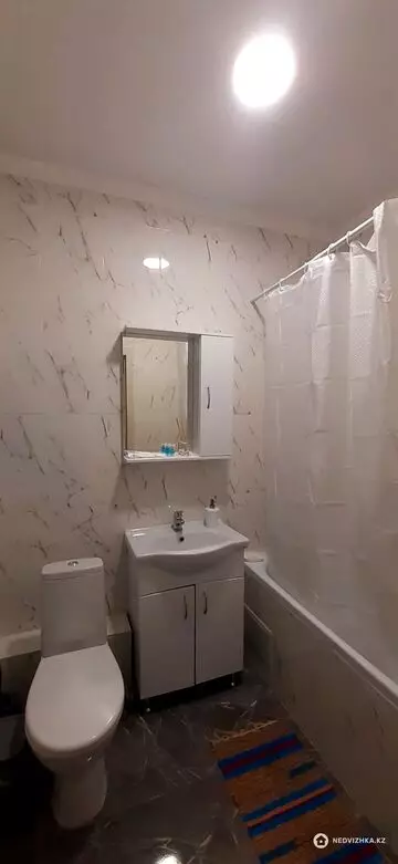 1-комнатная квартира, этаж 12 из 16, 40 м², Посуточно, миниатюра 8