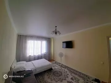 1-комнатная квартира, этаж 12 из 16, 40 м², Посуточно, миниатюра 10