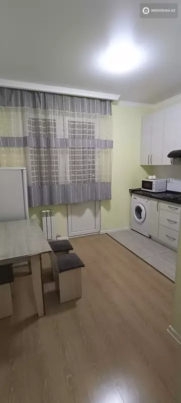 1-комнатная квартира, этаж 12 из 16, 40 м², Посуточно, миниатюра 11