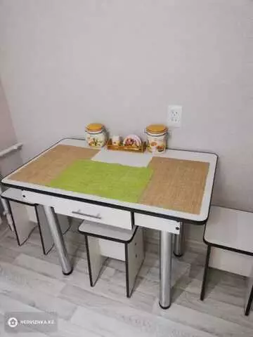13-комнатная квартира, этаж 4 из 5, 32 м², Посуточно