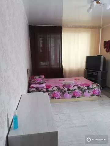 1-комнатная квартира, этаж 2 из 4, 32 м², Посуточно, миниатюра 2