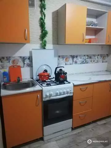1-комнатная квартира, этаж 2 из 4, 32 м², Посуточно, миниатюра 3