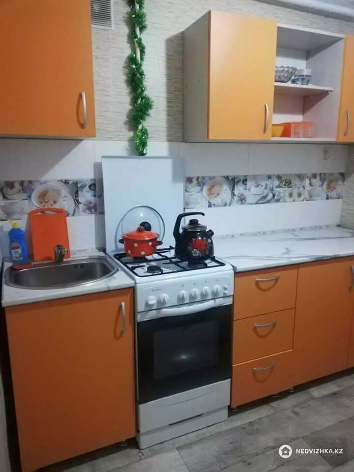 1-комнатная квартира, этаж 2 из 4, 32 м², Посуточно, фотография 3