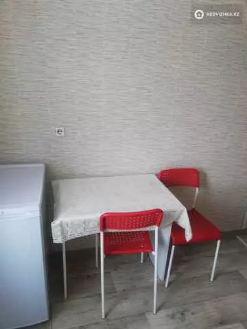1-комнатная квартира, этаж 2 из 4, 32 м², Посуточно, миниатюра 7