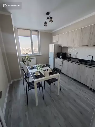 1-комнатная квартира, этаж 9 из 12, 45 м², Посуточно, миниатюра 6