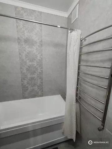 1-комнатная квартира, этаж 9 из 12, 45 м², Посуточно, миниатюра 12