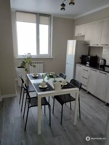 1-комнатная квартира, этаж 9 из 12, 45 м², Посуточно, миниатюра 5