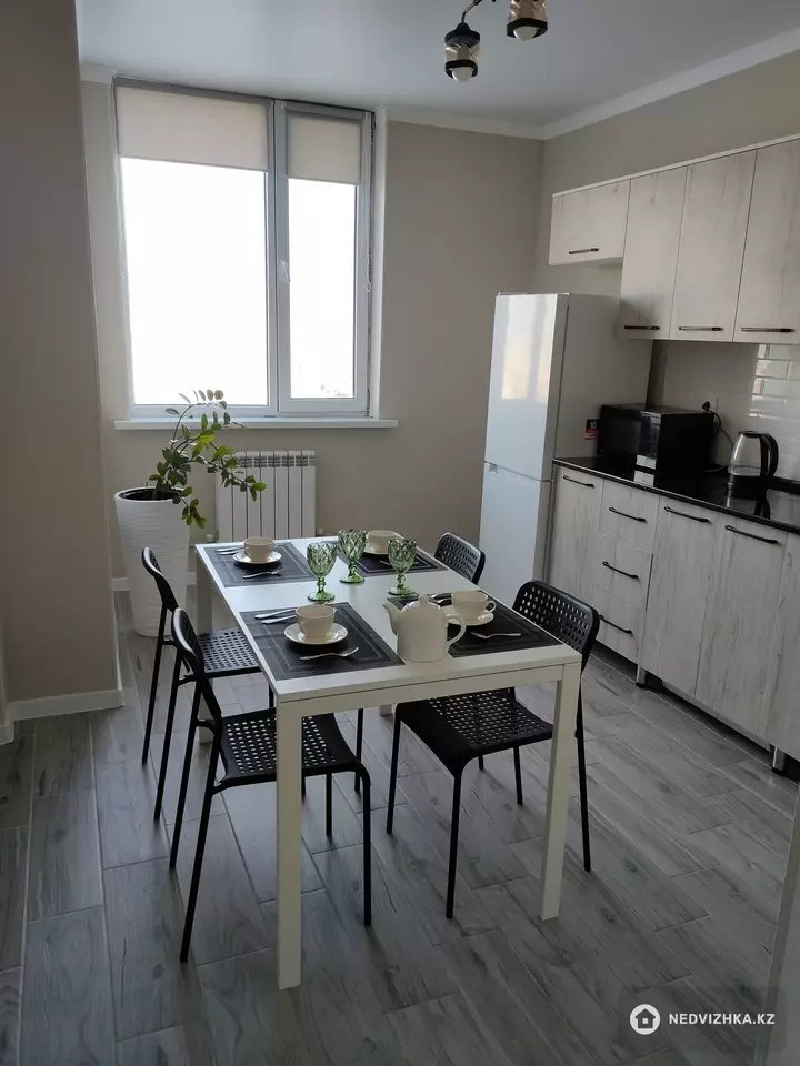 1-комнатная квартира, этаж 9 из 12, 45 м², Посуточно, фотография 5