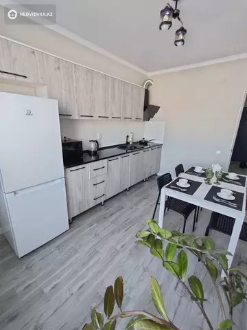 1-комнатная квартира, этаж 9 из 12, 45 м², Посуточно, миниатюра 7