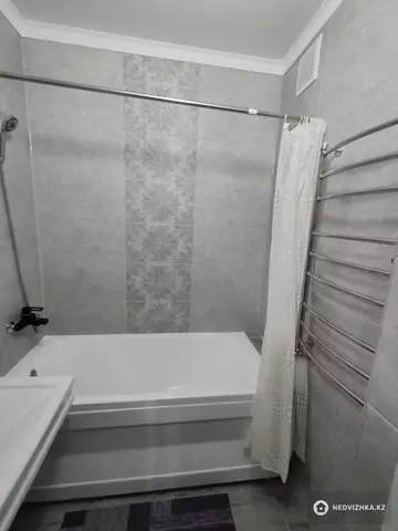 1-комнатная квартира, этаж 9 из 12, 45 м², Посуточно, миниатюра 11
