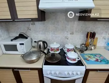 1-комнатная квартира, этаж 4 из 12, 38 м², Посуточно