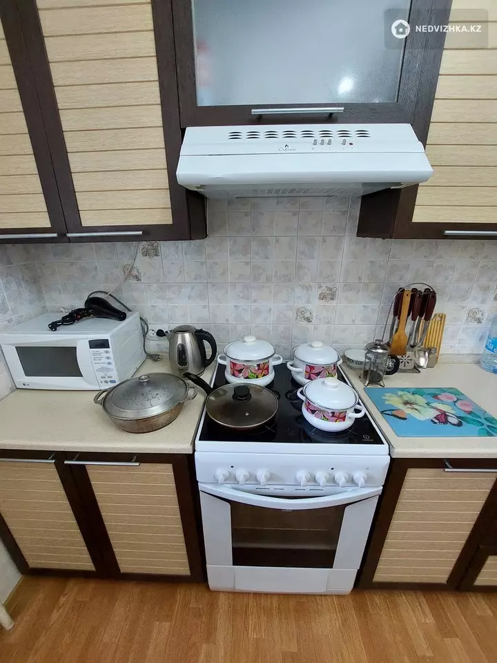 1-комнатная квартира, этаж 4 из 12, 38 м², Посуточно, фотография 5