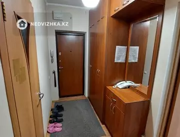 1-комнатная квартира, этаж 4 из 12, 38 м², Посуточно, миниатюра 6