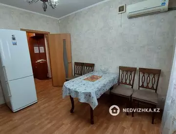 1-комнатная квартира, этаж 4 из 12, 38 м², Посуточно