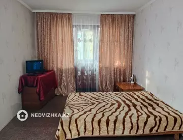1-комнатная квартира, этаж 3 из 4, 40 м², Посуточно