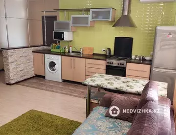 2-комнатная квартира, этаж 7 из 12, 55 м², Посуточно