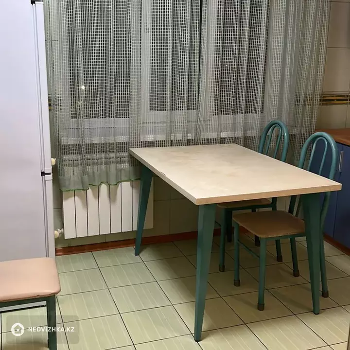 2-комнатная квартира, этаж 3 из 5, 58 м², На длительный срок, фотография 2