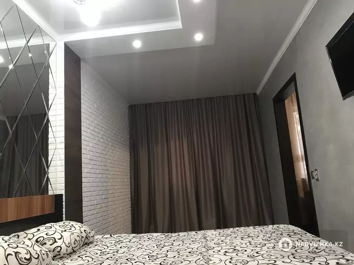 1-комнатная квартира, этаж 1 из 5, 45 м², Посуточно, фотография 3