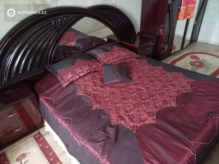 2-комнатная квартира, этаж 3 из 9, 60 м², Посуточно, фотография 3