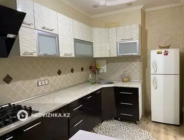 2-комнатная квартира, этаж 3 из 9, 60 м², Посуточно, миниатюра 8
