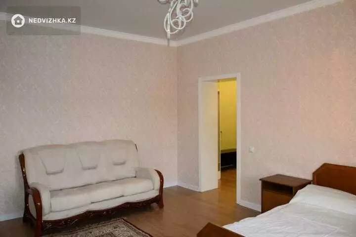1-комнатная квартира, этаж 6 из 6, 52 м², Посуточно, фотография 3