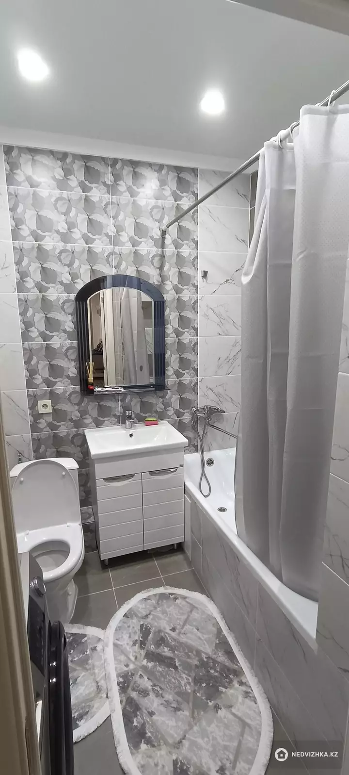 1-комнатная квартира, этаж 4 из 16, 40 м², Посуточно, фотография 4