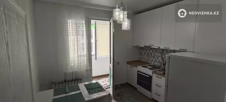 1-комнатная квартира, этаж 4 из 16, 40 м², Посуточно, фотография 3