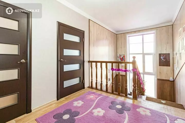 8-комнатный дом, 10 соток, 300 м², фотография 3