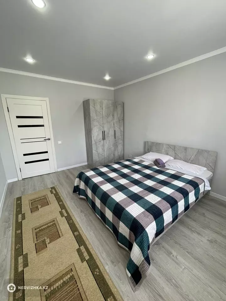 1-комнатная квартира, этаж 1 из 10, 45 м², Посуточно, фотография 3