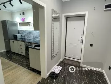 1-комнатная квартира, этаж 1 из 9, 45 м², Посуточно, миниатюра 12
