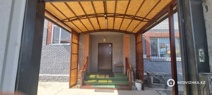 8-комнатный дом, 10 соток, 300 м², фотография 2