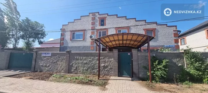 8-комнатный дом, 10 соток, 300 м²
