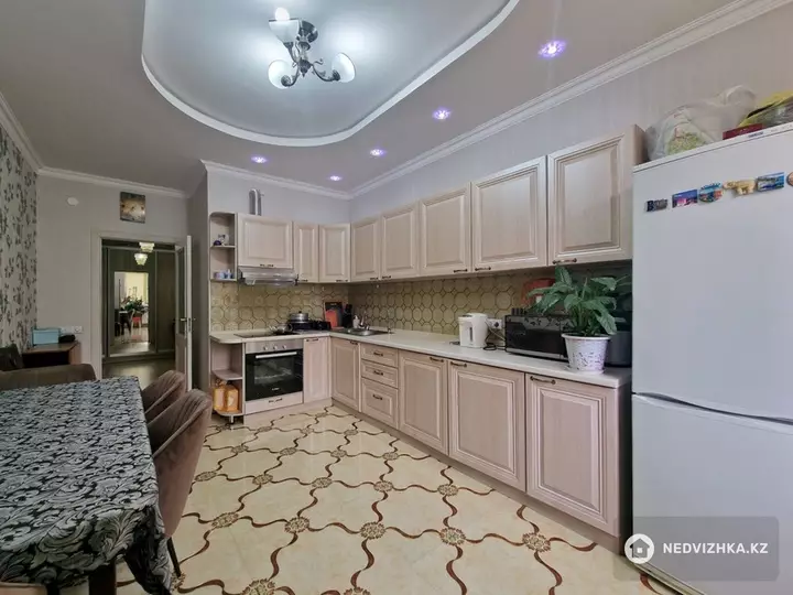 2-комнатная квартира, этаж 12 из 18, 92 м², 4-фотосурет