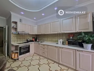 2-комнатная квартира, этаж 12 из 18, 92 м², миниатюра 1