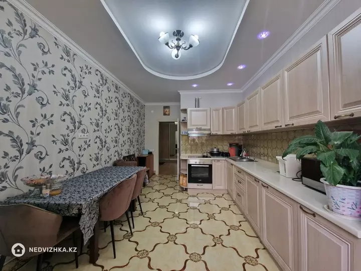 2-комнатная квартира, этаж 12 из 18, 92 м², 5-фотосурет