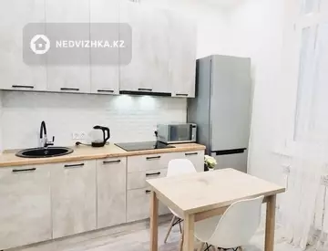 1-комнатная квартира, этаж 3 из 9, 40 м², Посуточно
