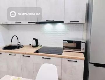 1-комнатная квартира, этаж 3 из 9, 40 м², Посуточно