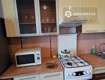 1-комнатная квартира, этаж 8 из 9, 33 м², Посуточно, миниатюра 8