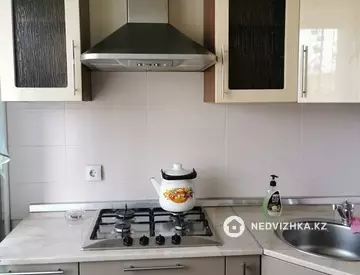 1-комнатная квартира, этаж 4 из 5, 30 м², Посуточно, миниатюра 3