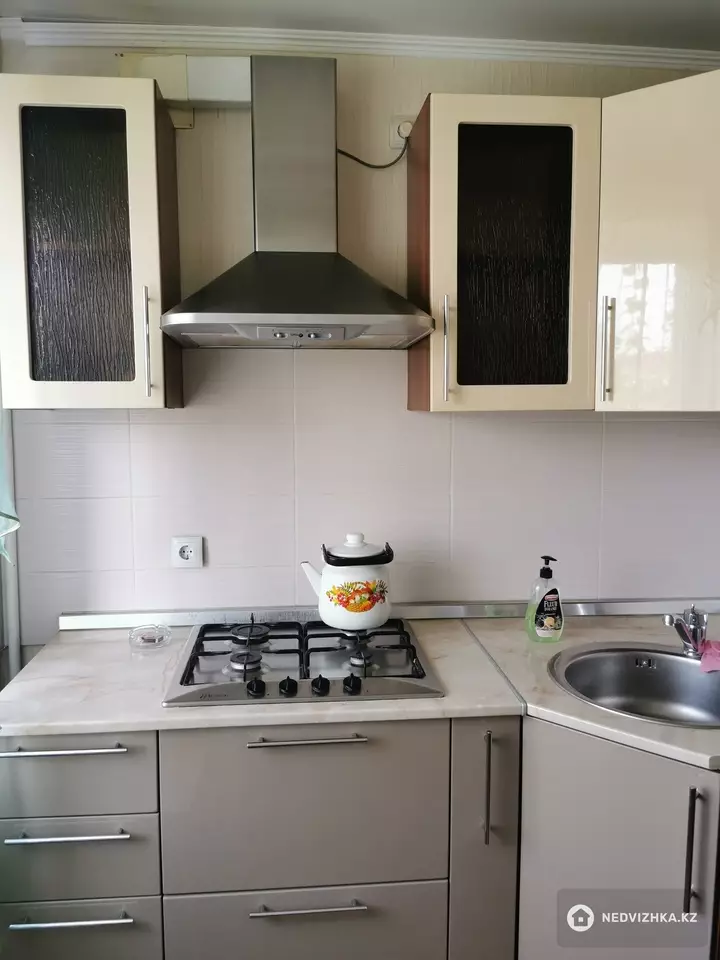 1-комнатная квартира, этаж 4 из 5, 30 м², Посуточно, фотография 3