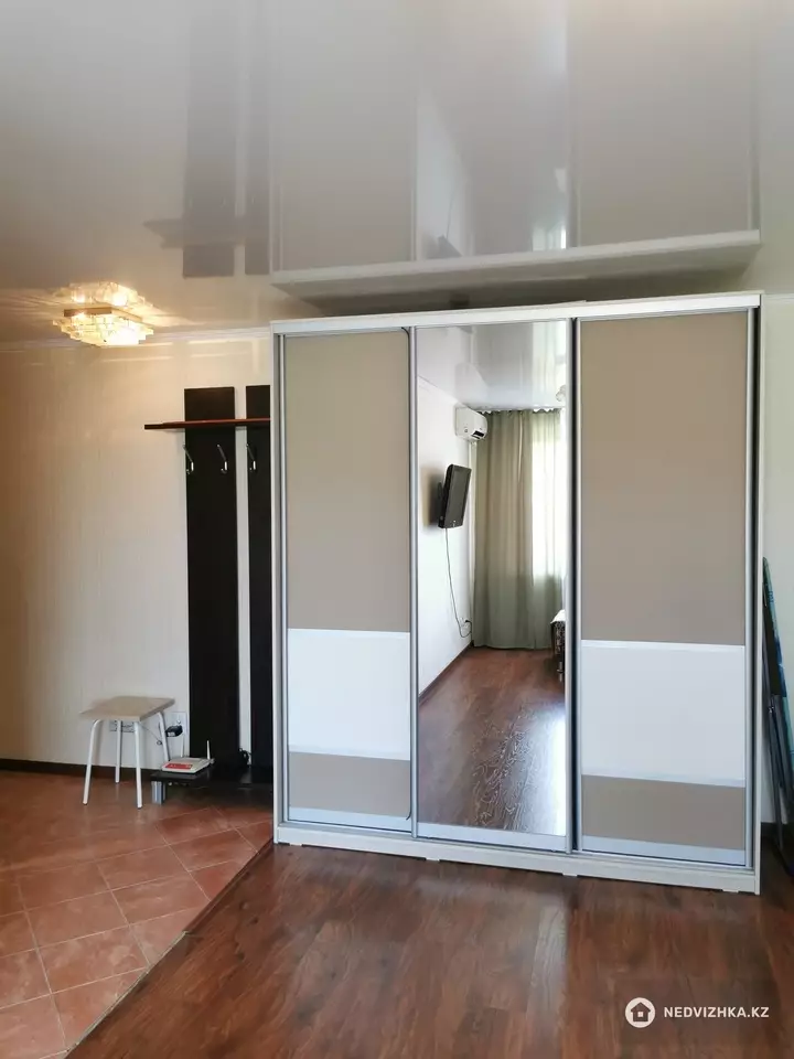 1-комнатная квартира, этаж 4 из 5, 30 м², Посуточно