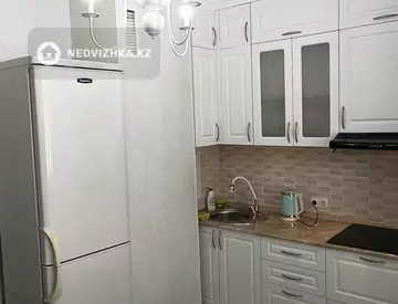 1-комнатная квартира, этаж 6 из 16, 40 м², Посуточно, миниатюра 4
