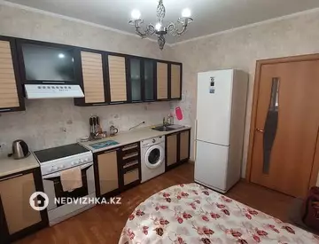 1-комнатная квартира, этаж 4 из 12, 38 м², Посуточно